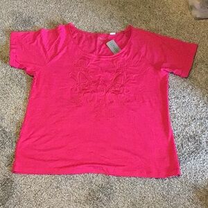New Chico's Vibrant summerberry Cotton Top rolled scoop with appliqué